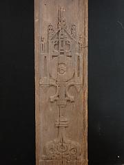 Eichenbalken, Eichensäule mit geschnitzten Zeichen, ca. B 24 cm x H 240 cm