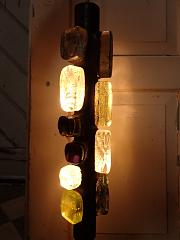 Brutalistische Hängeleuchte mit Buntglassteinen, ca. B 8 cm x H 39,5 cm