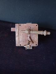 Kastenschloss mit Drückerset und Schlüsselschild DIN Re