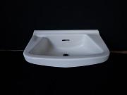 Kleines Waschbecken aus weißer Keramik, ca. B 44,5 x T 28,5 cm