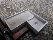 Spülbecken, Spülstein über Eck aus Terrazzo, ca. B 105,5 x T 110 cm