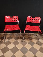 Zwei rote Stühle von Omstak Rodney Kinsman für Bieffeplast, Stapelstühle