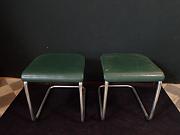 Stahlrohrhocker mit grünem Polster, ca. B 40 x T 49 x H 45 cm