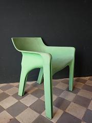 Grüner Fiberglasstuhl von Vico Magistretti, Modell "Gaudi"
