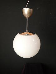 Kugelleuchte mit kurzem Pendel, ca. Ø 24 cm, L 40 cm