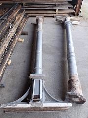 Schlichtes Säulenpaar aus Gusseisen, ca. L 318 cm