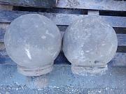 Zierkugel Paar aus Schilfsandstein, ca. Durchmesser 22 cm x H 28 cm