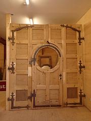 Zweiflügliges Holzhoftor mit Durchgang ca. B 237 x H 272 x S 5 cm