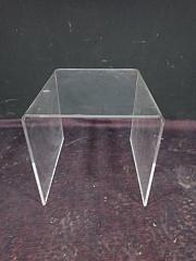 Beistelltisch aus Plexiglas, ca. B 30 cm x H 30 cm