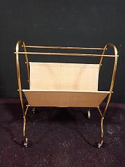 Zeitschriften,- Zeitungswagen aus Messing ca. B 51,5 x H 69 x T 34 cm
