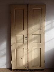 Zweiflügelige Wohnungstür mit Kassettenfüllungen, DIN links, ca. B 111 x H 221 cm