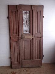 Eineinhalbflügelige Haustür mit Fenstergitter, DIN links, ca. B 105 x H 201 cm