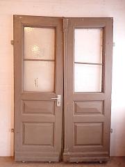 Zweiflügelige Haustür mit Glasfüllungen, DIN rechts, ca. B 145 x H 218 cm