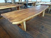 Massiver Holztisch aus Suar, ca. B 83-103 cm, L 3,26 m, H 78,5 cm cm